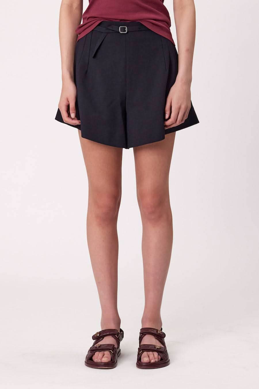 Dark belted shorts with front pleat and side pockets