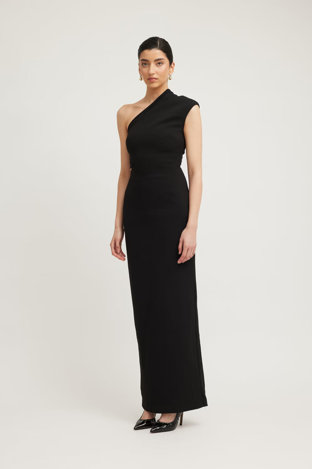 Black one-shoulder column dress, sleeveless, full-length with side cutout